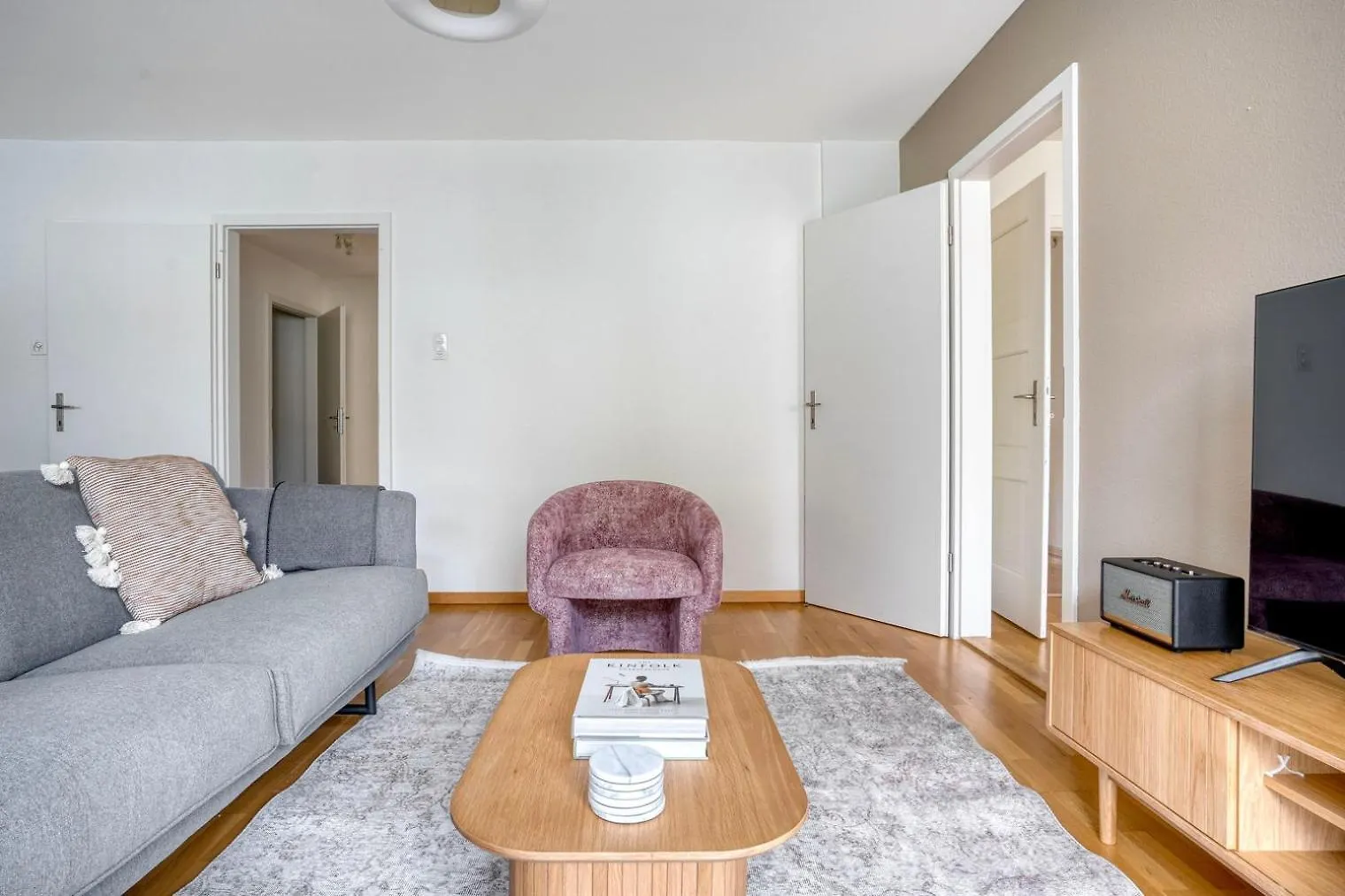 Three Bedroom Apartment Basel 0*,